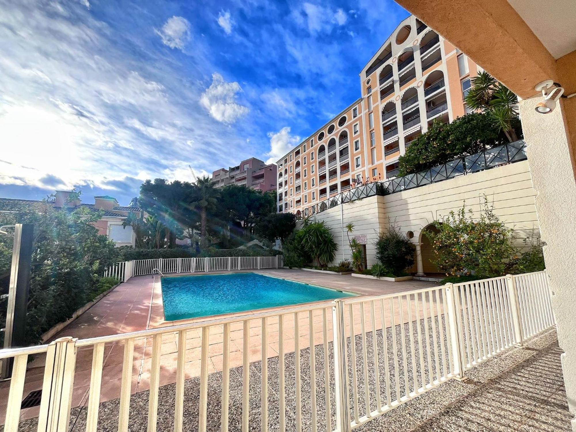 Direct Monaco Studio Devant Piscine Босолей Экстерьер фото