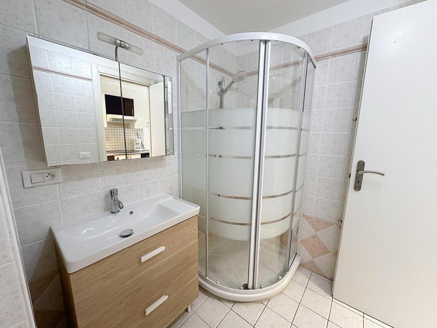 Direct Monaco Studio Devant Piscine Босолей Экстерьер фото